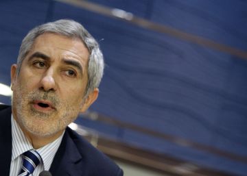 Llamazares dimite como diputado y no será candidato de IU en Asturias