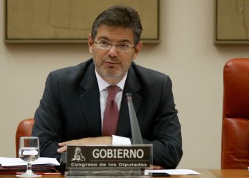 Catalá no ve conflicto de intereses en fichar por el bufete que defiende a Renfe y Adif en el ‘caso Alvia’