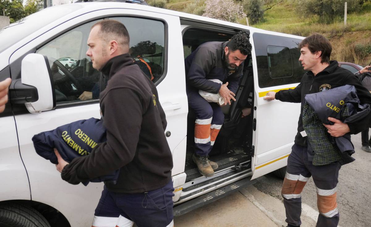 Los mineros, listos para entrar a rescatar a Julen del pozo de Totalán
