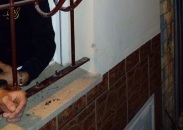 Un guardia civil fuera de servicio detiene en pijama, bata y babuchas a dos acusados de robar en un bar en Cádiz