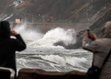 La borrasca Helena deja viento huracanado, nieve y fuerte oleaje