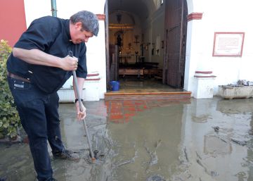 Los afectados por las inundaciones en Vélez Málaga:“El agua llegó tan de golpe que no pudimos salvar nada”