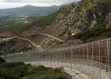 Marruecos refuerza los “puntos débiles” de su valla con Ceuta y Melilla