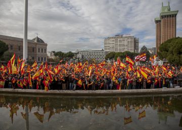 La derecha mide su fuerza en la calle para acorralar al Gobierno de Sánchez