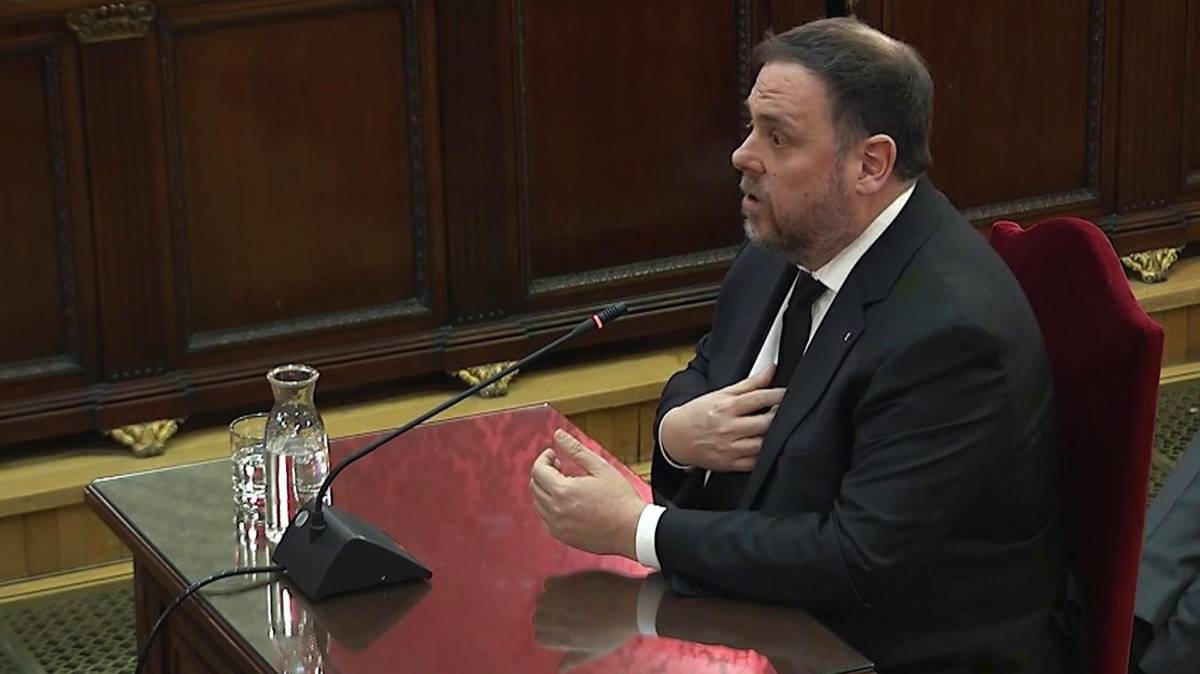 Junqueras renuncia a contestar a la Fiscalía y se presenta como un “preso político”