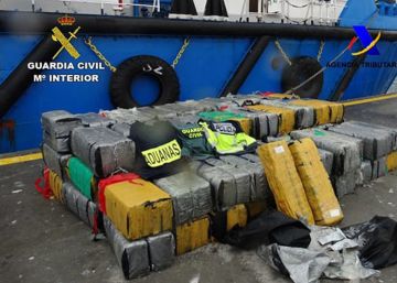 Una tirolina para mover tres toneladas de coca en alta mar