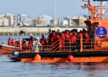 España acuerda con Marruecos devolver pateras a sus costas