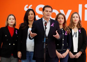 Rivera se atribuye la herencia feminista de Clara Campoamor: “Soy liberal”