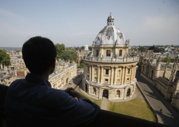 La población de españoles en el extranjero creció menos el último año