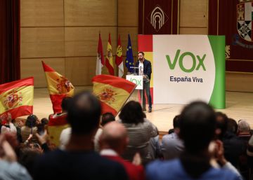 Abascal reta al PP y exhibe su poder allí donde Casado le insta a retirarse