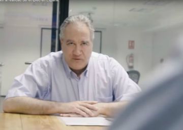 Un joven pide trabajo para su padre en un vídeo que se convierte en viral
