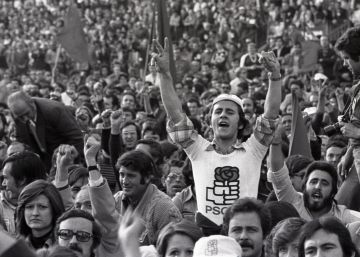 De los estadios al móvil: así han cambiado los mítines en 40 años