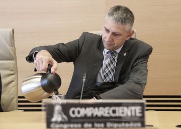 Un policía de la ‘brigada patriótica’ consigue ser candidato para un ascenso