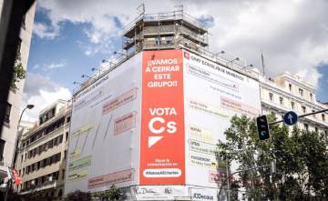 Podemos apuesta por Facebook y el PP tira de WhatsApp
