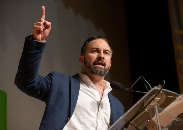 El presidente de Vox, Santiago Abascal, durante su intervención en un acto en Granada.