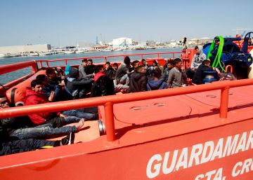 Detenidos 11 traficantes por organizar viajes en pateras por los que cobraban hasta 6.500 euros