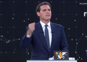 Casado y Rivera atacan a Sánchez por Cataluña: “Lleva en la frente la palabra indulto”