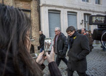 Puigdemont pugna por salir en la foto de la nueva Cataluña