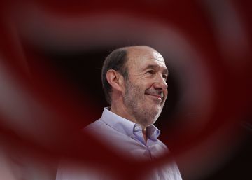 El PSOE se vuelca con Alfredo Pérez Rubalcaba tras agravarse su estado de salud