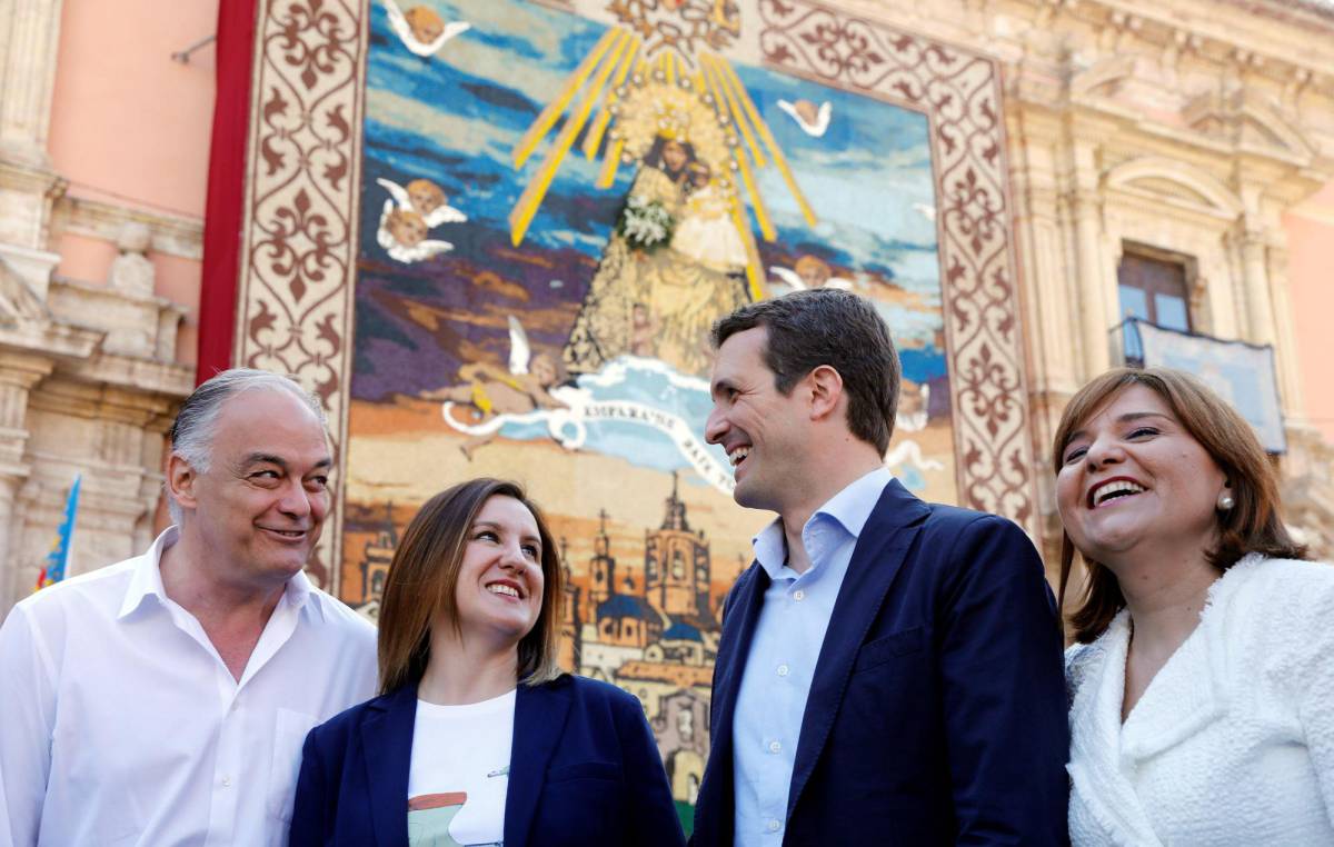 El líder del PP, Pablo Casado, ayer en Valencia, con Esteban González Pons, María José Catalá e Isabel Bonig.
