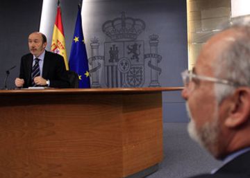 Alfredo Pérez Rubalcaba, el ministro que puso freno a los accidentes de tráfico Alfredo Pérez Rubalcaba, el ministro que puso freno a los accidentes de tráfico
