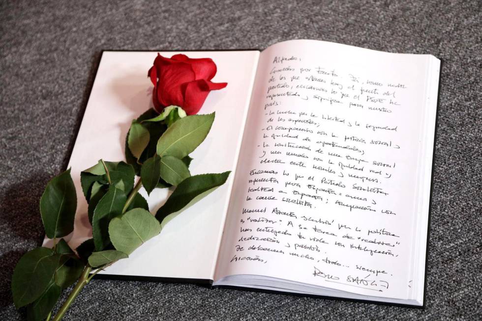 Texto del presidente del Gobierno en el libro de condolencias del PSOE.