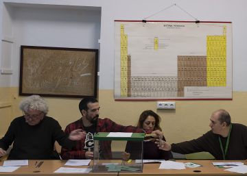 Sin cobrar cinco meses después de velar por las elecciones andaluzas