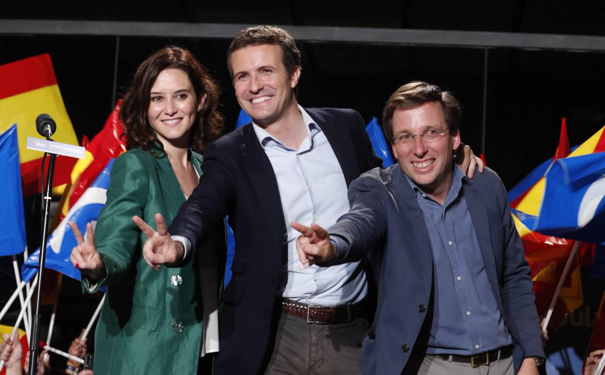 Isabel Díaz Ayuso, Pablo Casado y José Luis Martínez-Almeida, este domingo.