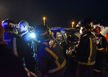 Siete inmigrantes resultan heridos al estrellarse un ‘vehículo patera’ en Ceuta