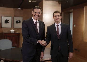 Casado y Rivera urgen a Sánchez
a formar Gobierno con Podemos