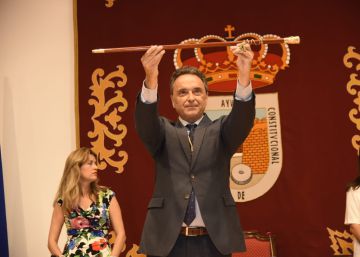 Una edil expulsada de Vox por ir a un acto del Orgullo da la alcaldía de Torremolinos al PSOE