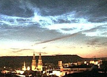 Nubes azules: el raro avistamiento en España de las ‘bombillas de la atmósfera’ de Siberia
