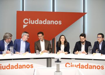 De izquierda a derecha: Fran Hervías, José Manuel Villegas, Albert Rivera, Inés Arrimadas, Fernando de Páramo y José María Espejo.