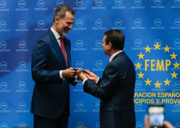 El Rey anima a los alcaldes a “tener visión global y sensibilidad local”