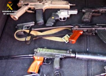 Seis toneladas de coca conducen a un arsenal de armas de guerra en un garaje de Málaga