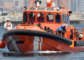 Rescatado un bebé en una patera localizada en aguas del Estrecho