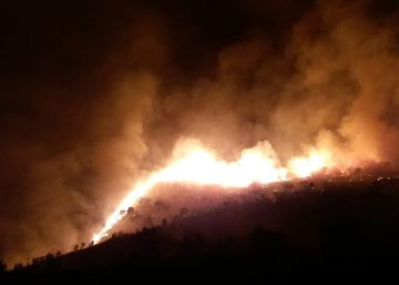 Un incendio arrasa 1.600 hectáreas de la sierra almeriense de Gádor