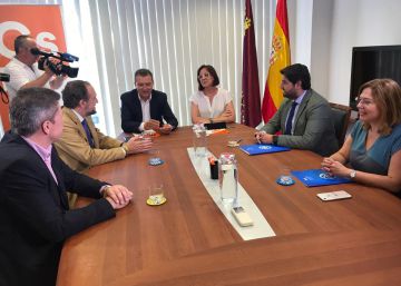 “Violencia intrafamiliar”, derechos LGTBI... las exigencias de Vox para apoyar al PP en Murcia