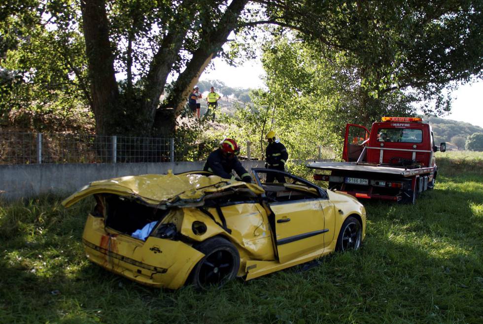 El Fiat Stilo amarillo siniestrado.