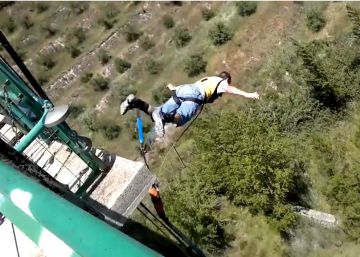 ‘Youtuber’ morre após gravar salto de paraquedas de empresa de cimento na Espanha