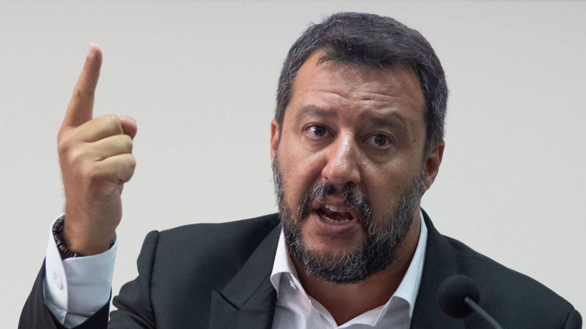 El ministro de Interior italiano, Matteo Salvini, durante una rueda de prensa en Nápoles, este jueves.