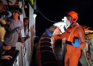 España envía un buque de la Armada para recoger a los inmigrantes del ‘Open Arms’