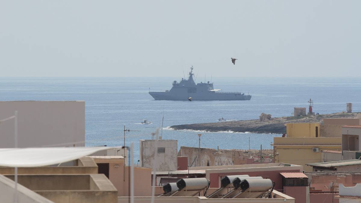 El Audaz, frente a las costas de Lampedusa.