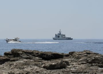 El ‘Audaz’ se prepara para partir hacia España con los 15 migrantes del ‘Open Arms’