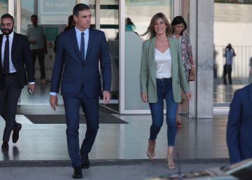 Pedro Sánchez visita al rey Juan Carlos en la clínica