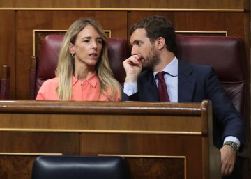 Casado refuerza el giro al centro y se centra en la economía