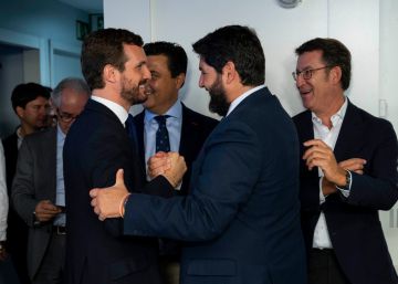 Casado aparca la ideología y apacigua a sus barones