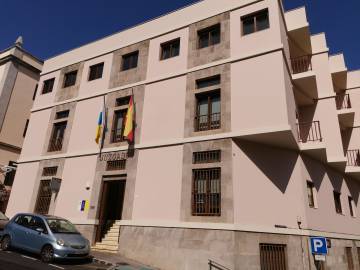 Fachada principal de los juzgados de La Orotava.