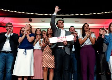 Rivera levanta el veto al PSOE y se abre a pactar con Sánchez