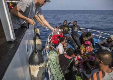 El barco de ‘Open Arms’ rescata a 40 migrantes en el Mediterráneo Central